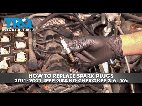 Видео: Как заменить свечи зажигания в Jeep Grand Cherokee 3.6L V6 2011-2021