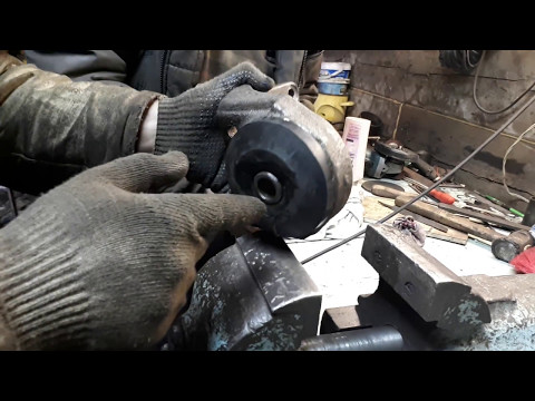 Видео: Урал 4320 часть 14. Ремонт,  Запрессовка подушки двигателя камаз 740.