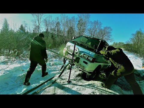 Видео: ОН 22 ГОДА ЖИВЕТ В ТАЙГЕ. И ТУТ ПРИЕХАЛИ МЫ, И ПРИВЕЗЛИ МНОГО "СВЕТА")))