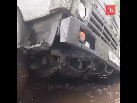 Видео: В Тамбовской области Камазы падают во время уборки свеклы