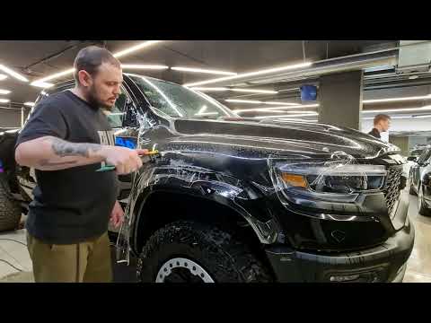 Видео: Оклейка переднего крыла RAM TRX