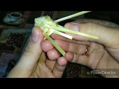 Видео: Как сплести лапоть из соломки🌾 /How to weave bast shoes from straws
