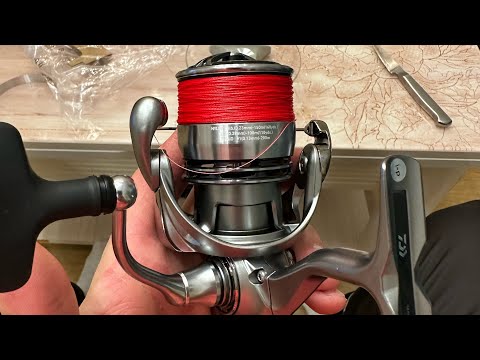 Видео: Действительно очень легкая, катушка Daiwa 23 Exceler 3000-C!!! Распаковка.