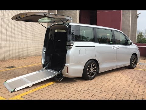 Видео: Обзор Toyota Voxy 2014 год, комплектация Welcab.