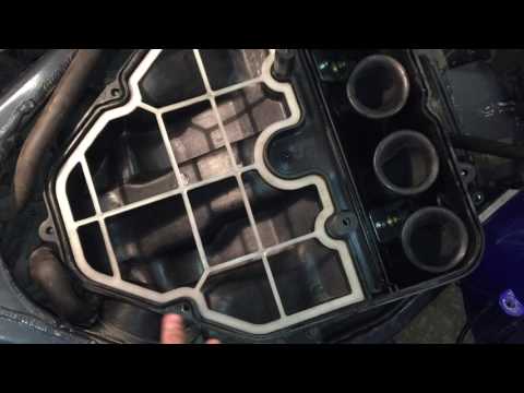 Видео: Устранение подсоса воздуха, замена или промывка воздушного фильтра Kawasaki zzr 400-2