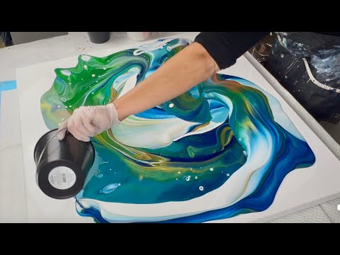 Видео: Into The Depth — потрясающая жидкость, вдохновлённая океаном