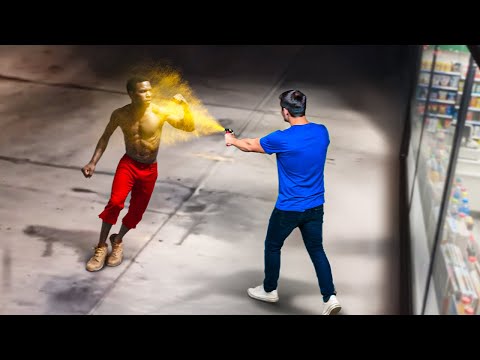 Видео: Когда сумасшедших бьют перцовым баллончиком!