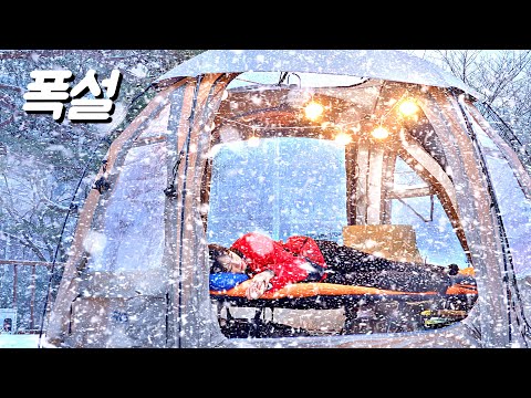 Видео: ❄️[Сильный снегопад] Я сплю в палатке. Одиночный кемпинг.