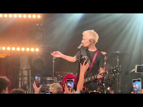 Видео: Диана Арбенина. Ночные снайперы. 21.11.2022. Москва. 16 тонн. 11 часть