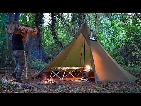 Видео: Отдых в одиночку в палатке с печью