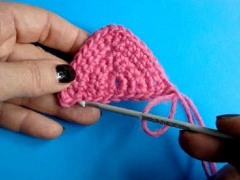 Видео: Вязание крючком - Урок 216 - Треугольник - Crochet triangle motif