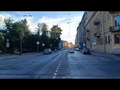 Видео: Семикомнатная квартира в центре Петербурга с видом на сад и золотые купола 