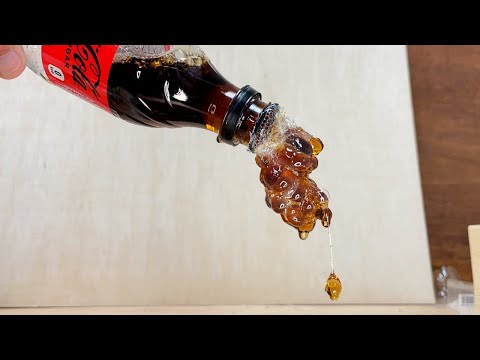 Видео: Удивительные вещи случаются с клеем и колой