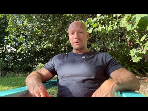 Видео: От чего в первую очередь стареет человек 