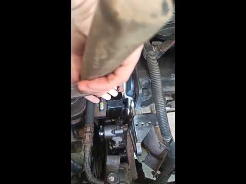 Видео: Hyundai Tucson 1. Замена сальников коленвала и распредвала.