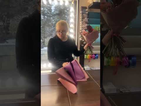 Видео: Как упаковать раскидистый букет.