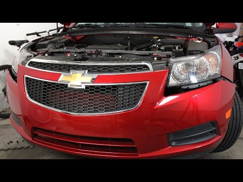 Видео: Снятие и установка переднего бампера Chevrolet Chevy Cruze (2012 - 2014)