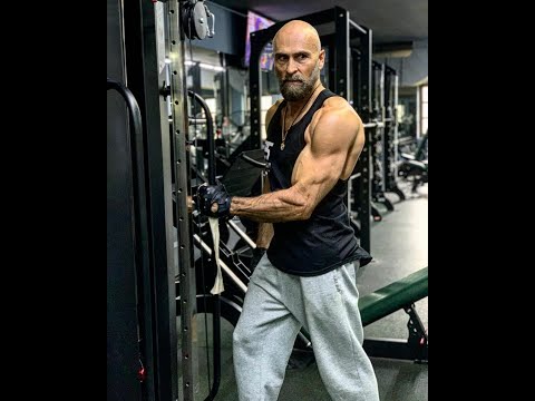 Видео: Суперский сет для пика бицепса! Папа Смит учится у Батыра.