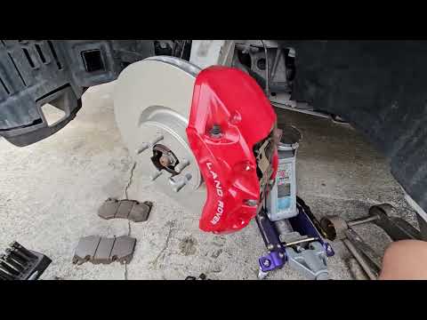 Видео: Замена переднего тормозного диска и колодок Range Rover Sport HST. ИНСТРУКЦИЯ ПО ПРОСТОЙ УСТАНОВК...