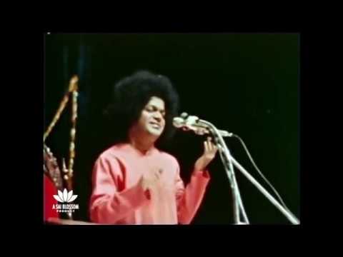 Видео: Сатья Саи Баба 50 летие 7 часть Яджна и Джула