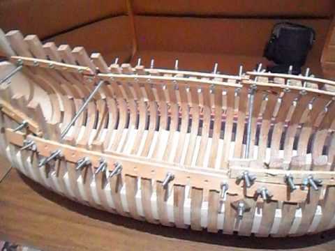 Видео: постройка парусника, флейт, установка шпангоутов.