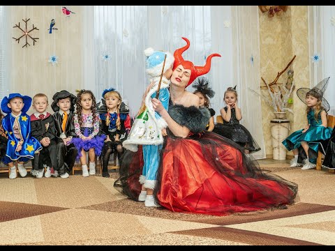 Видео: Авторська робота Інни Борисенко_Як сестри-чаклунки, Нелла та Малефісента Новий рік не поділили