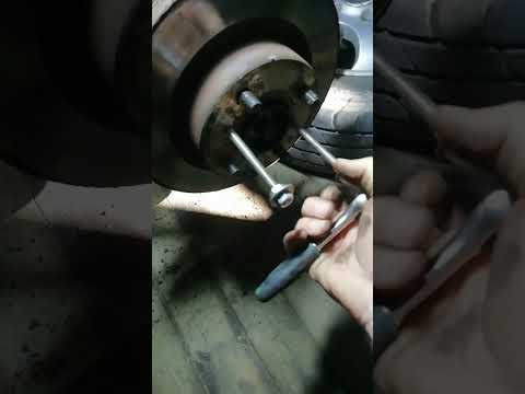 Видео: Разбираем Suzuki Wagon R + для замены передних ступичных подшипников. 