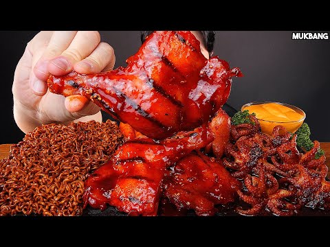 Видео: острая курица и осьминог, лапша SPICY BBQ CHICKEN & BLACK BEAN NOODLES OCTOPUS EATING ASMR MUKBANG