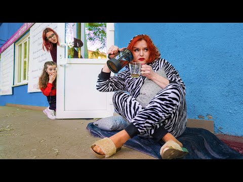 Видео: УЧИЛКА СТАЛА БОМЖЕМ!!!