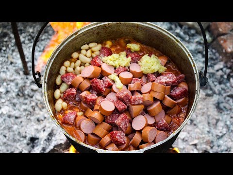 Видео: Тушеная фасоль с копчеными колбасками | VKAZANE