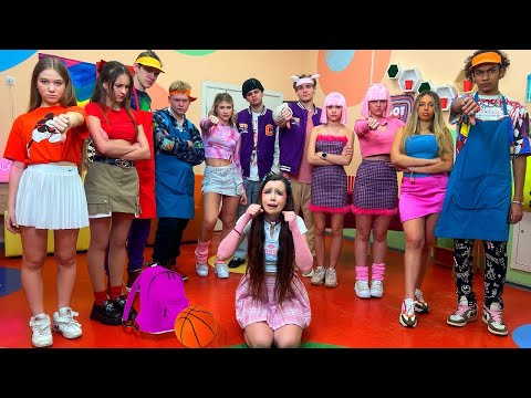 Видео: МОМИЧЕТАТА СА ГОТОВИ НА ВСИЧКО ЗА ТИТЛАТА мажоретка на кампуса 🙄 KiKiDo Campus Bulgarian