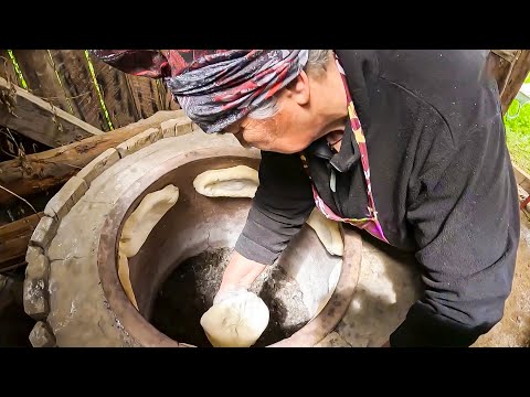 Видео: Вкуснейшие хачапури и грузинский пирог лобиани. Настоящий рецепт из Грузии