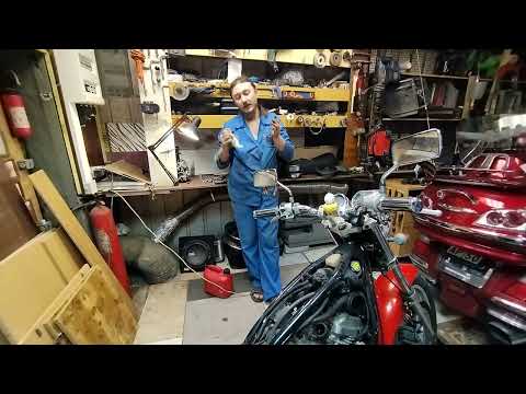 Видео: Снятие карбюраторов Honda VRX