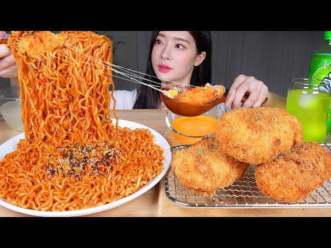 Видео: ASMR MUKBANG | Острая жареная куриная лапша 🔥 Хрустящие картофельные крокеты с сыром ★