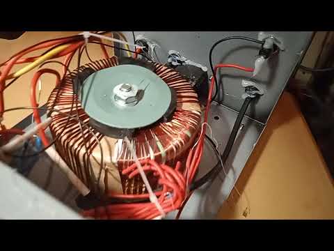 Видео: Зарядное устройство MAXINTER PLUS 15 CT (Universal), бегает стрелка амперметра.
