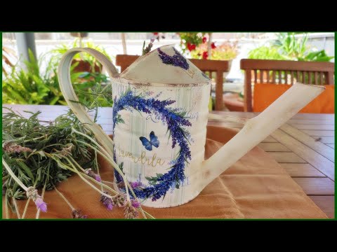 Видео: Как сделать лейку из банки из-под молока