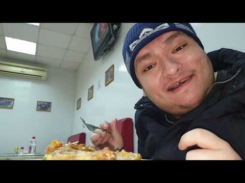 Видео: Обедаем с Денисом в кафе курицей и картошкой пюре