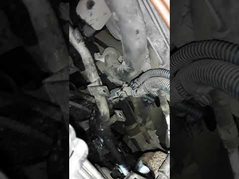 Видео: ниссан бассара тнвд снятие.