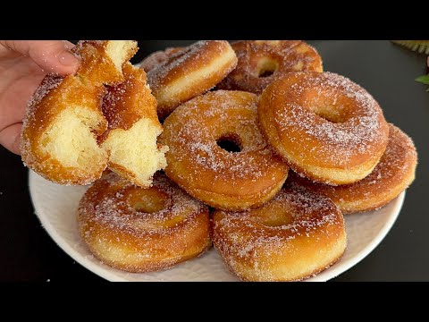 Видео: Самые мягкие пончики в мире — облако во рту! Лучший рецепт!