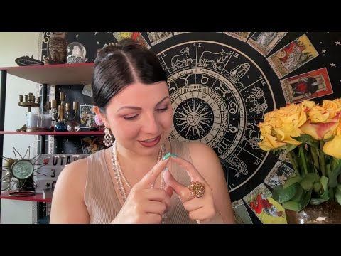 Видео: Что он хочет вам сказать прямо сейчас. Таро Юлия Петрова