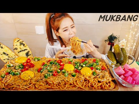 Видео: Субтитры) SPICY CRAB CREAM PASTA HOT PEPPER GARLIC BREAD CREAM NOODLE MUKBANG ASMR yummy eating show