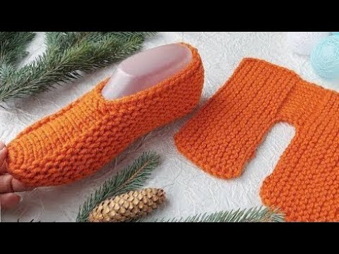 Видео: Следки на двух спицах. Простые вязаные следки- тапочки.