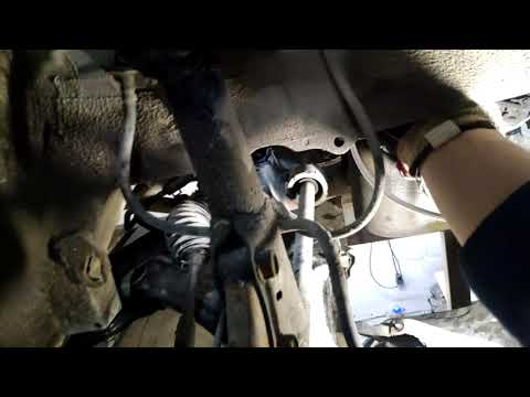 Видео: Замена шкива коленвала Toyota Vitz