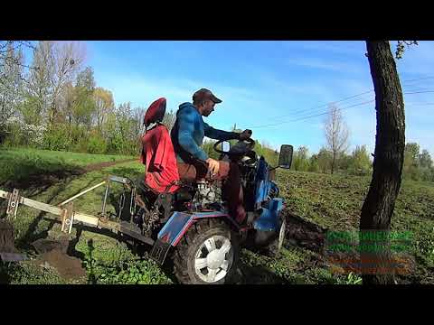 Видео: саморобний мінітрактор оранка