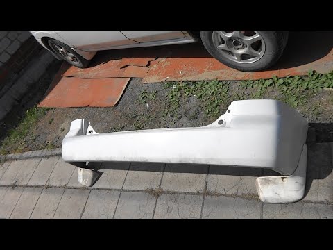 Видео: Как снять задний бампер на Mazda Demio