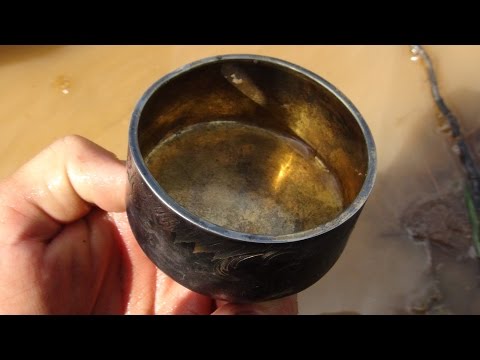 Видео: Нашли Серебро и фарфор в немецком блиндаже! Раскопки с металлоискателем  // Юрий Гагарин