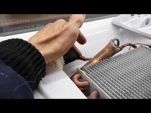 Видео: Замена испарителя и заправка витрины "Умка"