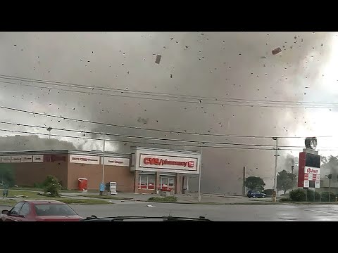 Видео: Самые страшные видео торнадо крупным планом