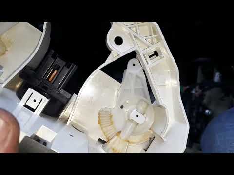 Видео: замена радиатора печки без снятия торпеды... 1 ЧАСТЬ. #мазда3