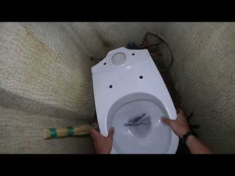 Видео: Как установить унитаз самостоятельно | Будни сантехника #Розыгрыш #шуруповерт #metabo